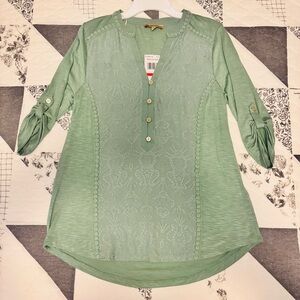 Democracy Elbow Sleeve Top Size XS NWT